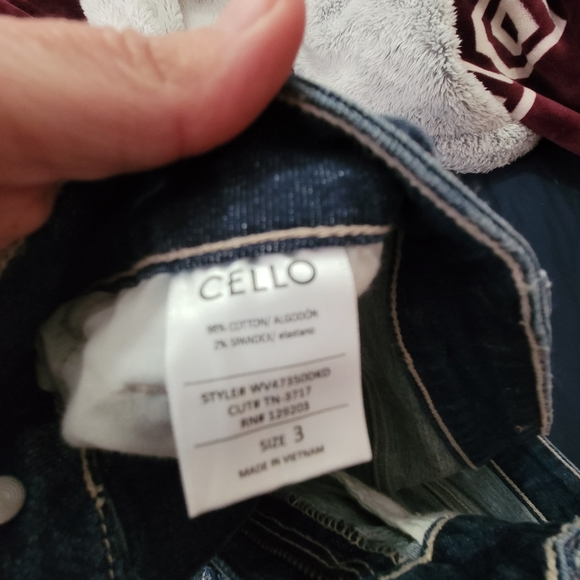 Cello Jean Shorts - Picture 7 of 10